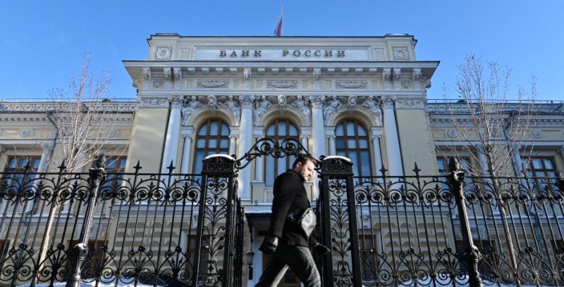 Покупаем больше, чем продаем